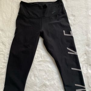 NIKE DRI-FIT Workout Crop Leggings